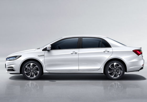 Plug In Hybrid Hatchback Qin BYD Full EV SUV Cars 5 Seater