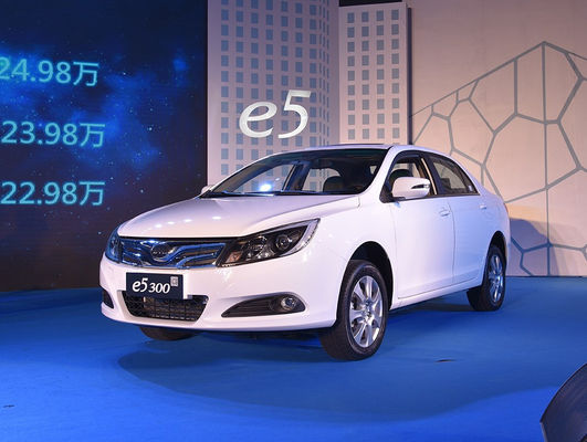 Electric E5 BYD Chinese Car Small EV High Performance 400 Mile Range