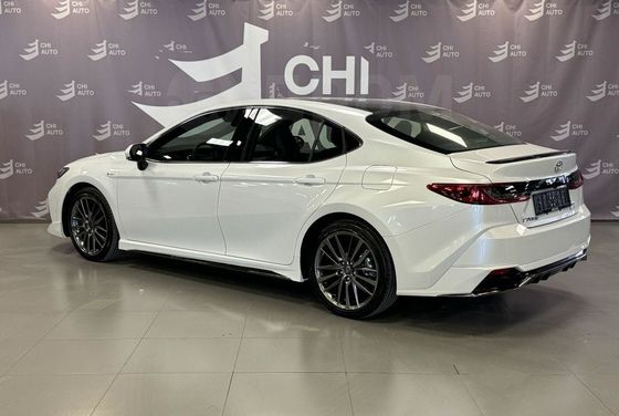 Toyota Camry 205KM/H Sedan With 8-inch Touchscreen Display