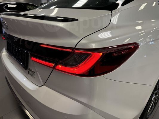 Toyota Camry 205KM/H Sedan With 8-inch Touchscreen Display