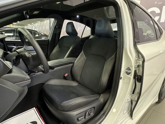 Toyota Camry 205KM/H Sedan With 8-inch Touchscreen Display
