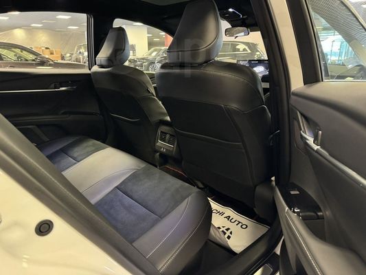 Toyota Camry 205KM/H Sedan With 8-inch Touchscreen Display