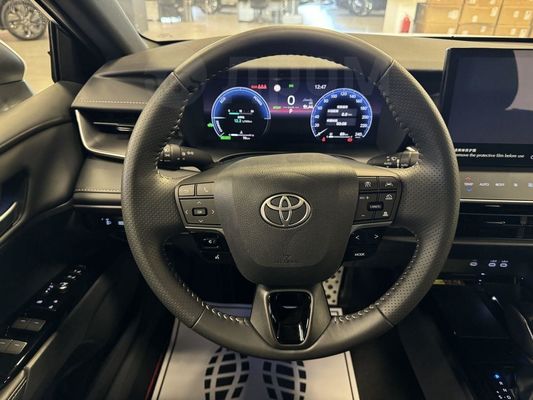 Toyota Camry 205KM/H Sedan With 8-inch Touchscreen Display
