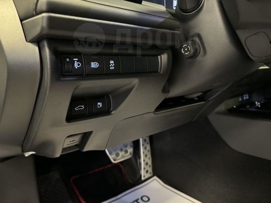 Toyota Camry 205KM/H Sedan With 8-inch Touchscreen Display