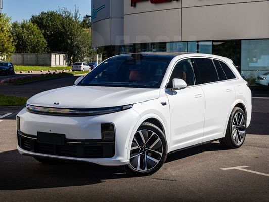 Li L7 8 Hours Charging Time and 360° Rear Camera SUV EV Cars