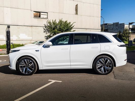 Li L7 8 Hours Charging Time and 360° Rear Camera SUV EV Cars