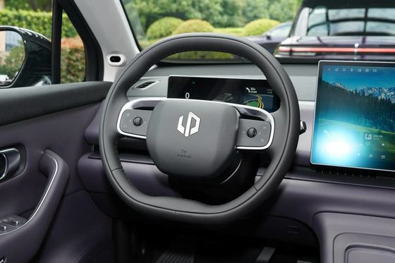 Compact SUV with Light Interior Color Leapmotor C16 2024 Extended Range 200 Intelligent Driving Edition